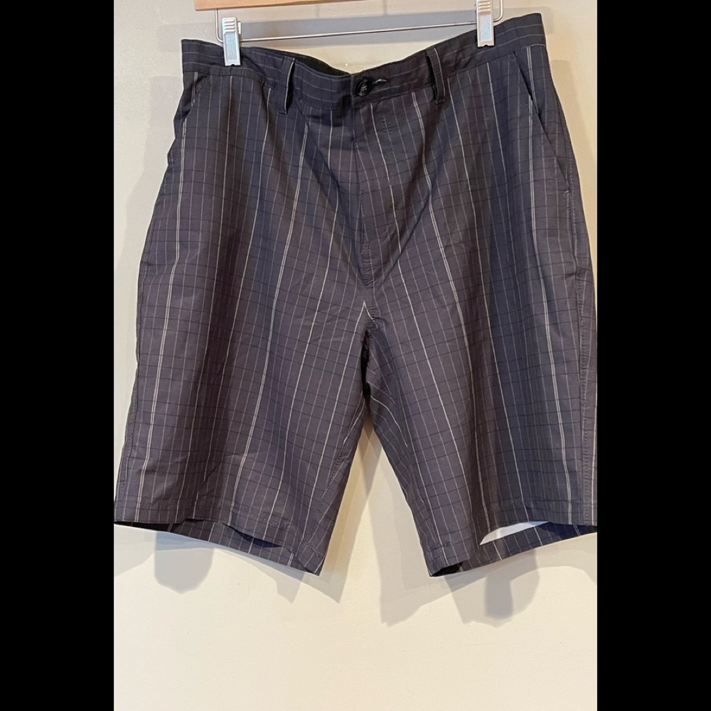 Caribbean Stripe Golf Shorts. EUC